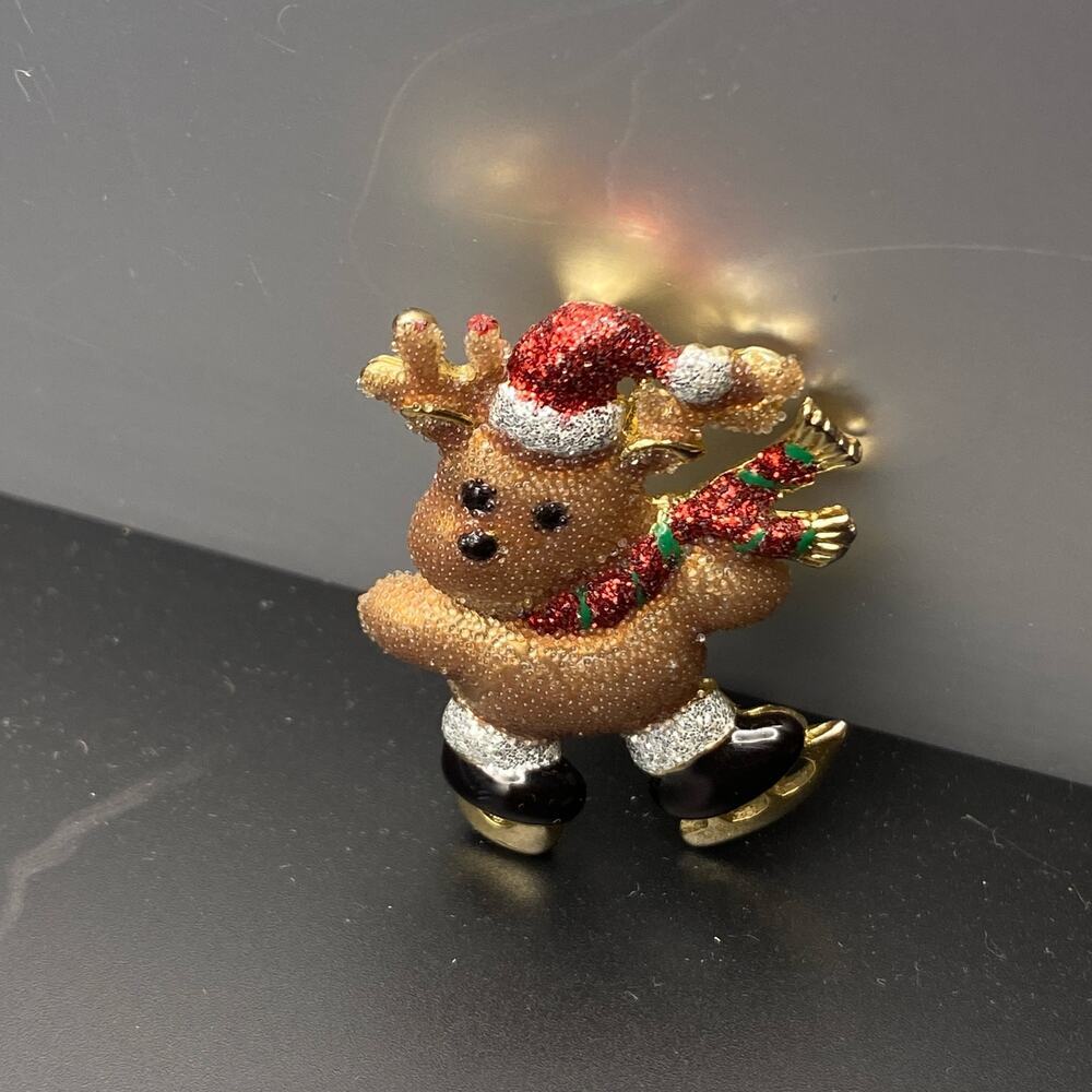 Vintage DANECRAFT Sparkly Christmas Ice Skating Reindeer Brooch Pin Signed - Picture 5 of 9